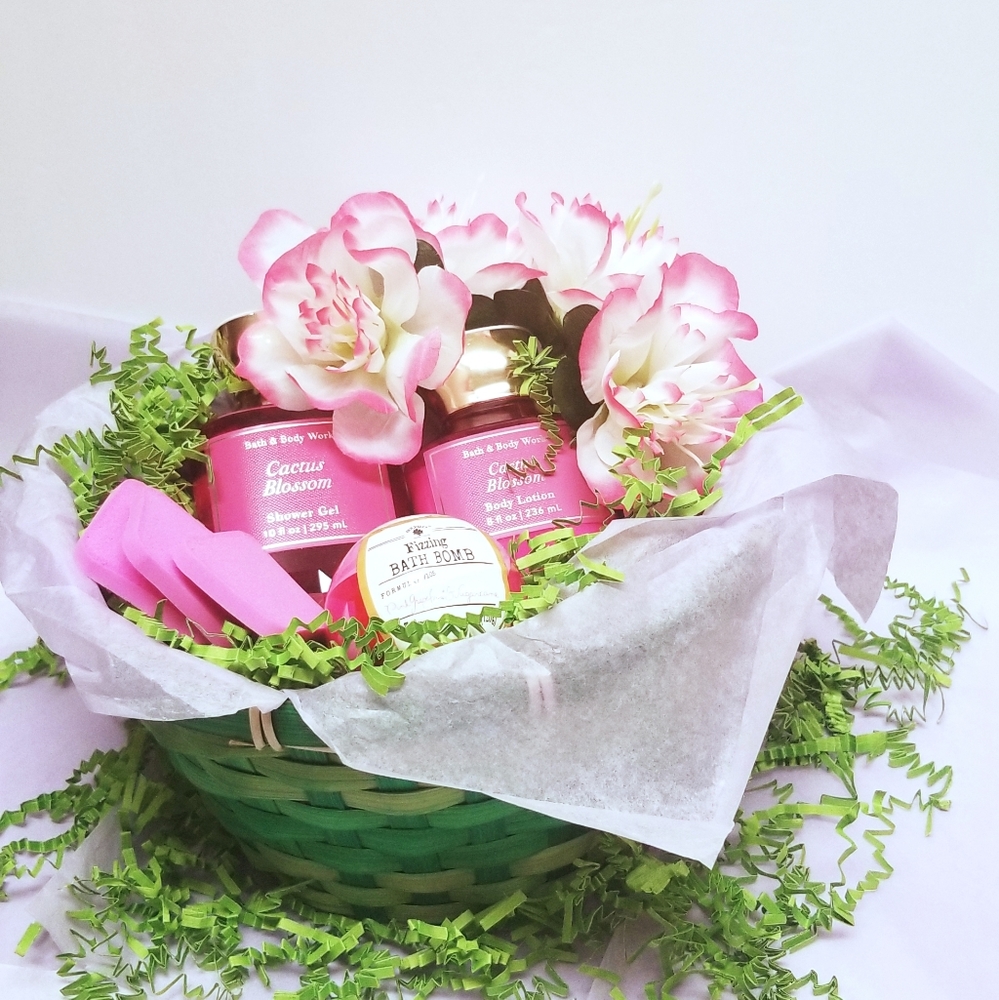Victoria's Secrets Giftbasket